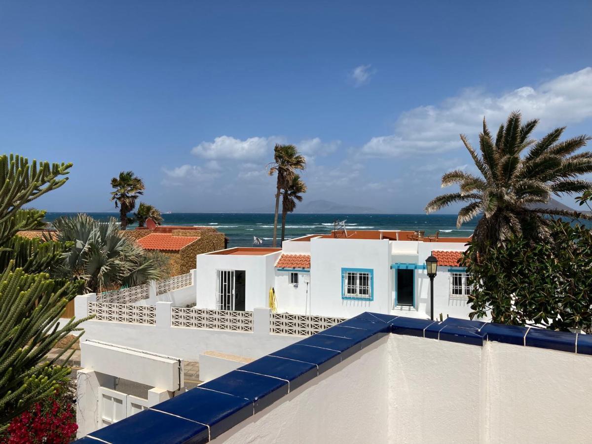 Beach House With The Heated Pool Next To Rocky Point Corralejo Exterior photo