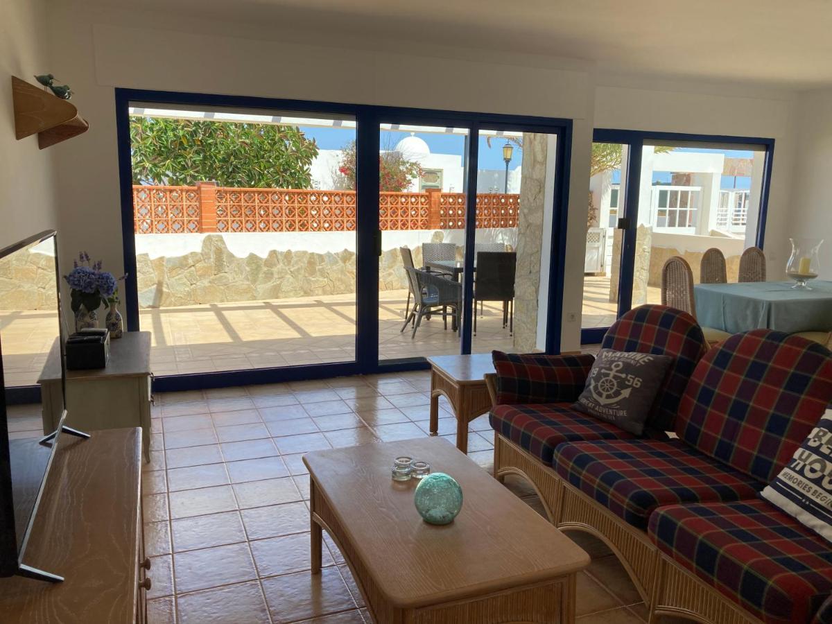 Beach House With The Heated Pool Next To Rocky Point Corralejo Exterior photo