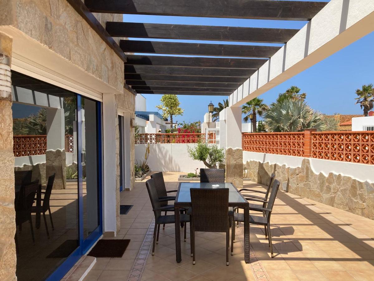 Beach House With The Heated Pool Next To Rocky Point Corralejo Exterior photo